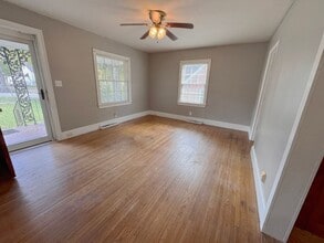 Building Photo - 229 Alpine Dr