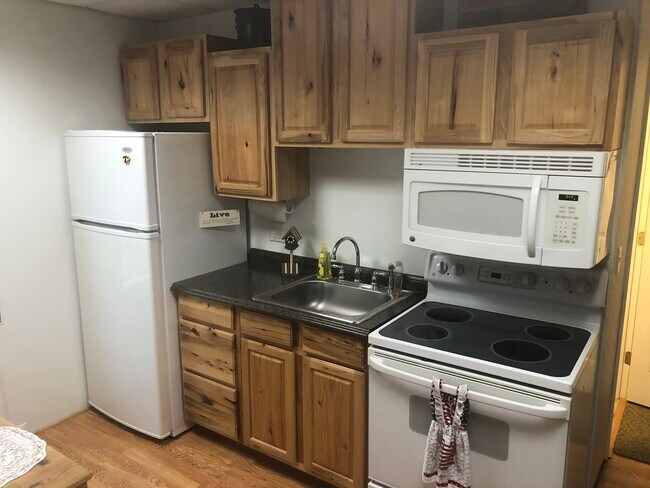 Eat in kitchen - 32 S Washington St