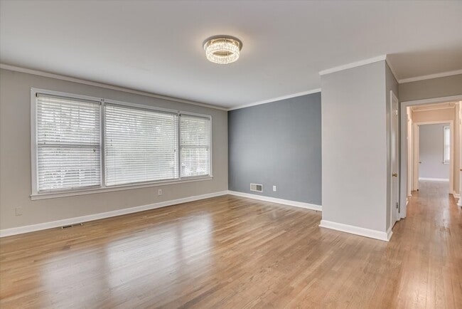 Foto del edificio - 2406 Sparks Rd