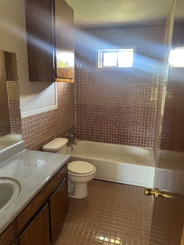 Building Photo - 485 Woodland Dr