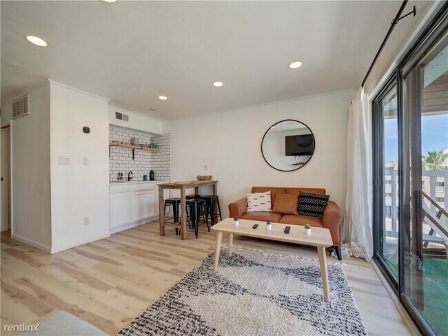 Building Photo - 3938 Surfside Blvd