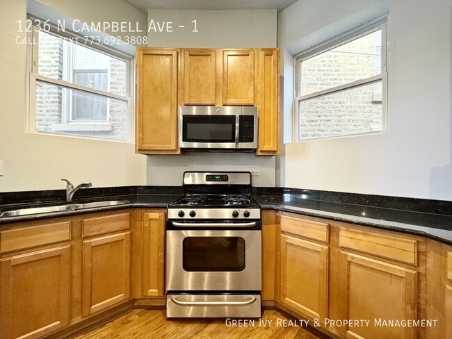 Foto del edificio - 2 Bed/2 Bath Condo In Ukrainian Village Gr...