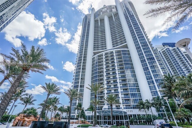 Building Photo - 18101 Collins Ave