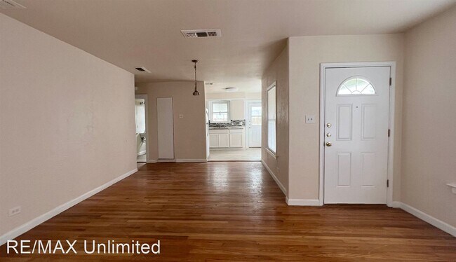 Building Photo - 3 br, 2 bath House - 338 E Gerald
