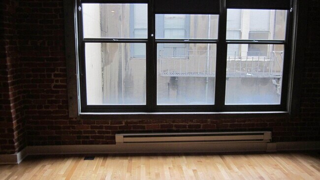 Foto del edificio - The Landmark**Unfurnished at Union Square!...