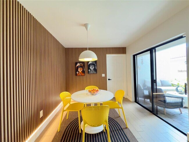 Foto del edificio - 8113 Breeze Cove Ln