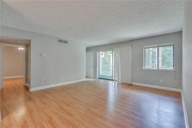 Foto del edificio - 1516 Wingate Way