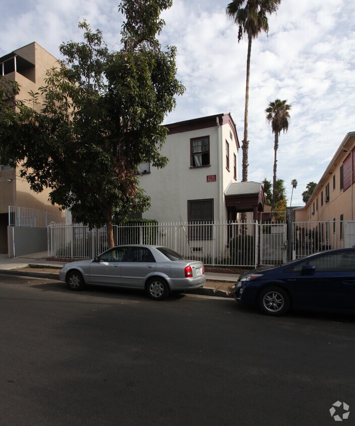 Foto principal - 1610 N Serrano Ave
