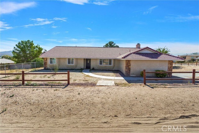 Foto principal - 26665 Lakeview Dr