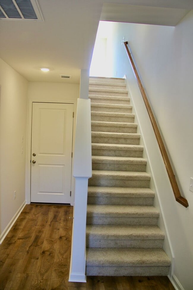 Foto del edificio - 464 Blair Rd