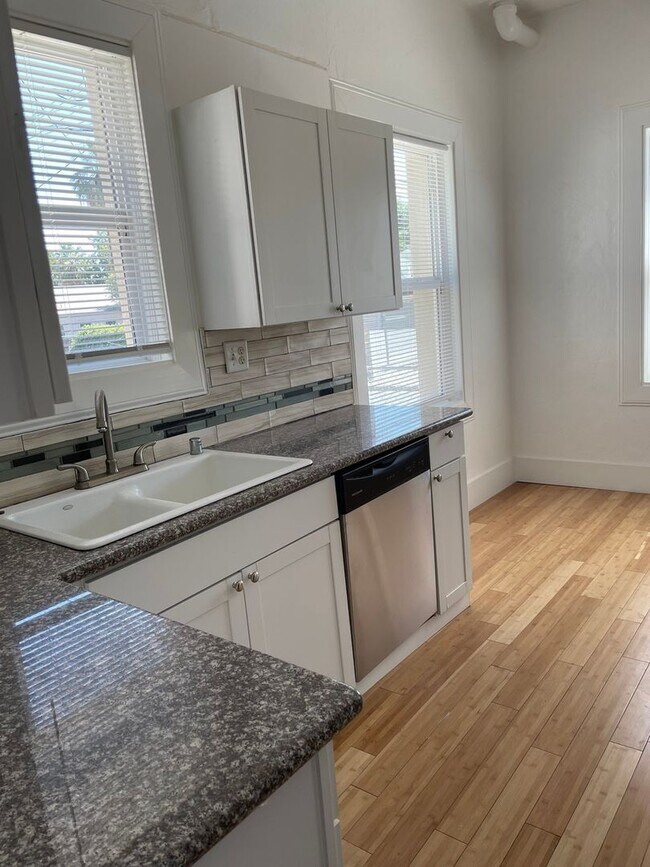 Building Photo - 4 Bedroom Single Family Home in Fresno
