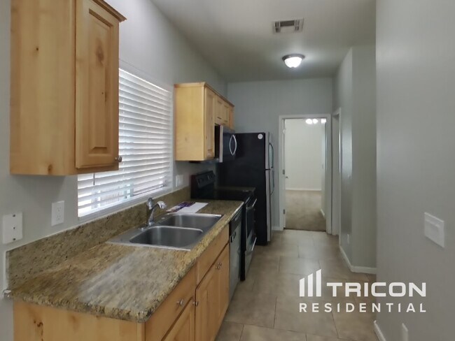 Foto del edificio - 10321 W Monterosa Ave