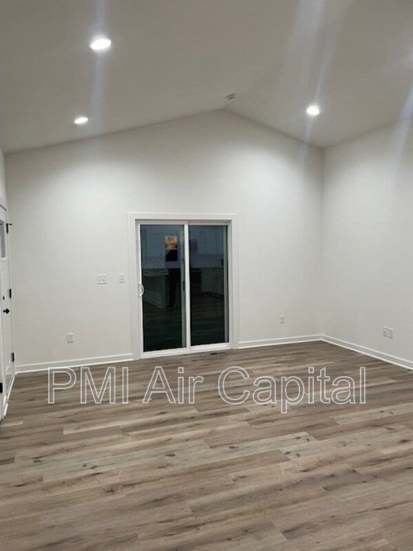 Building Photo - 5273 N Pinecrest Ct