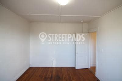 Building Photo - bedroom in Boston MA 02215