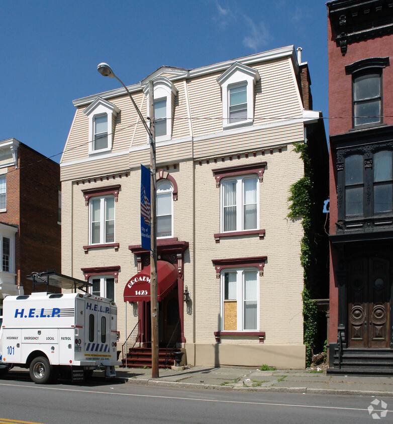 Building Photo - 1425 Broadway