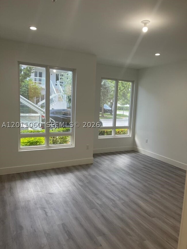 Building Photo - 10245 NW 63rd Terrace