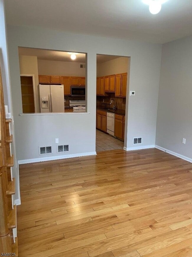 Foto del edificio - 301 Pinelli Dr