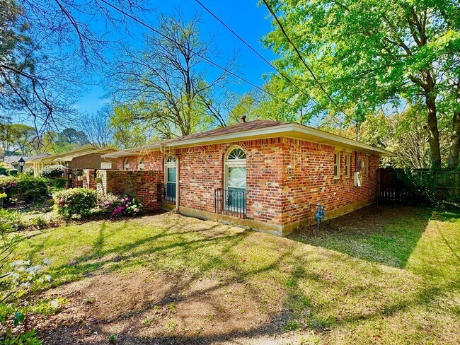 Foto del edificio - 329 Northwestern Rd