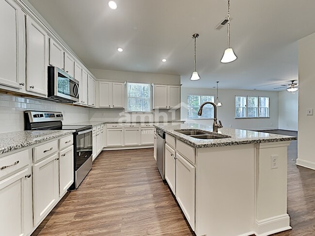 Building Photo - 3076 Day Flower Dr