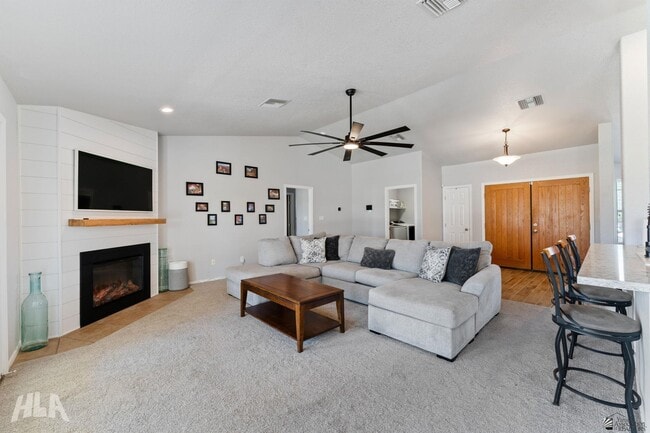 Building Photo - 10226 S Del Rey Dr