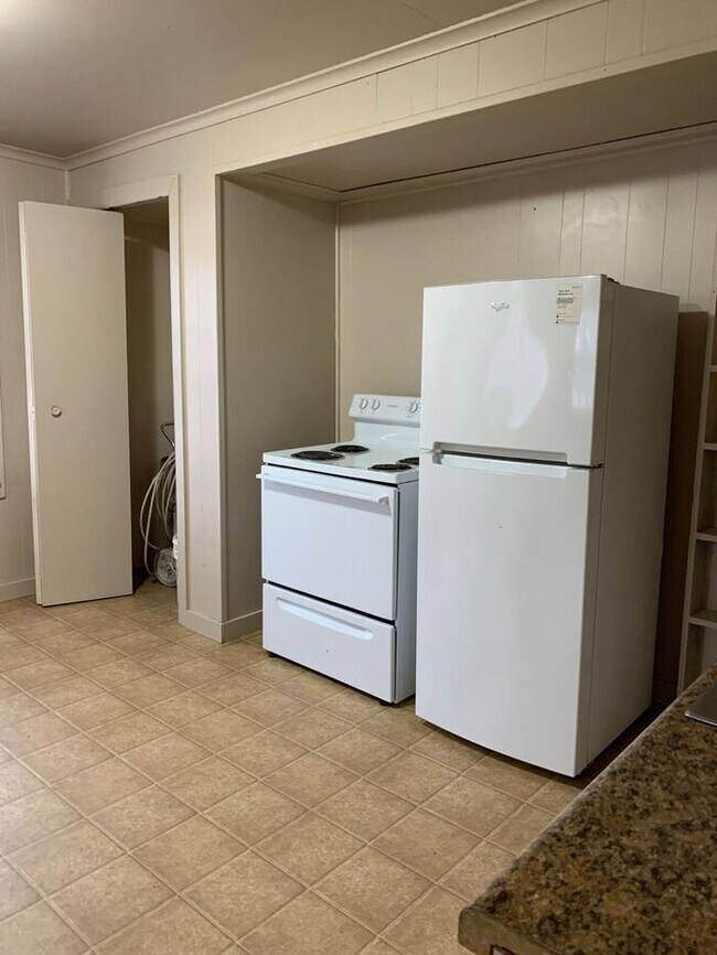 Building Photo - 2 Bedroom Close to ISU Campus