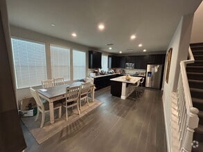 Building Photo - 1007 Golden Sunray Terrace