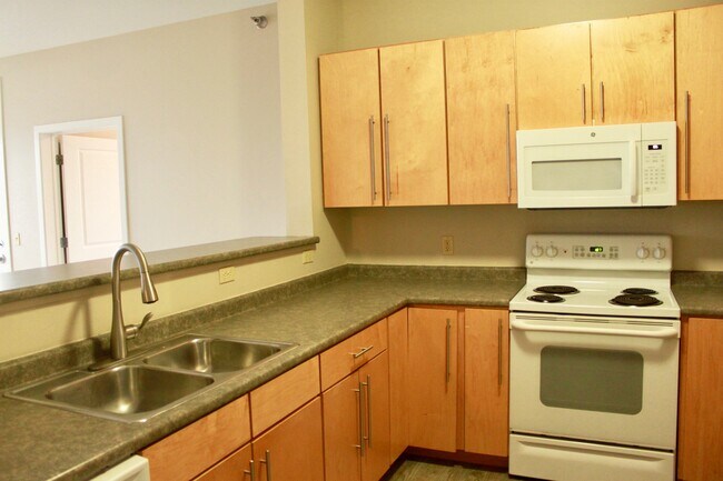 Building Photo - 370 Farrell St