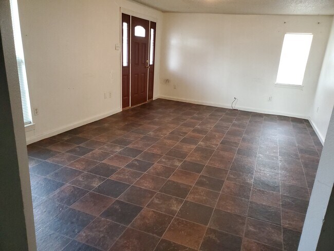 Foto del edificio - 1621 E 2nd St