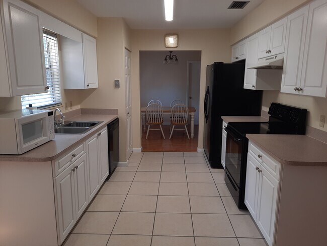Building Photo - 6000 Tangelo Dr