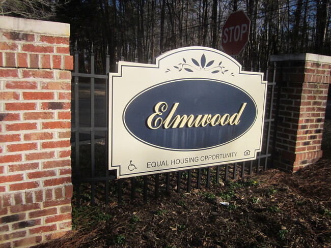 Foto del edificio - Elmwood Apartments