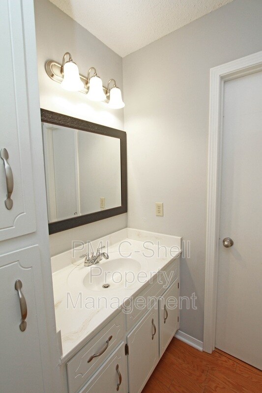 Foto del edificio - 7210 Dogwood Terrace Dr