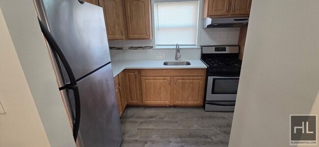 Building Photo - Two Bedroom Bayside Apartment