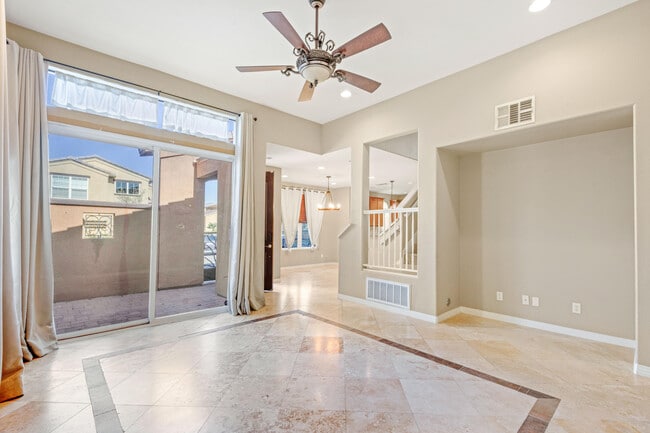 Foto del edificio - 52178 Rosewood Ln