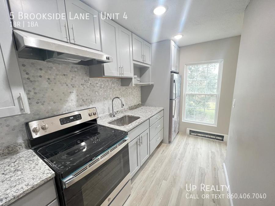 Primary Photo - 5 Brookside Ln