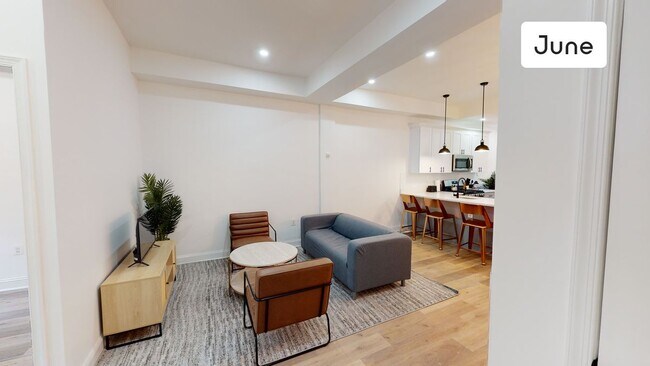 Foto del edificio - 529 42nd Street Northeast