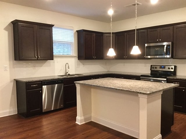Foto del edificio - 3021 Greenmont Cir