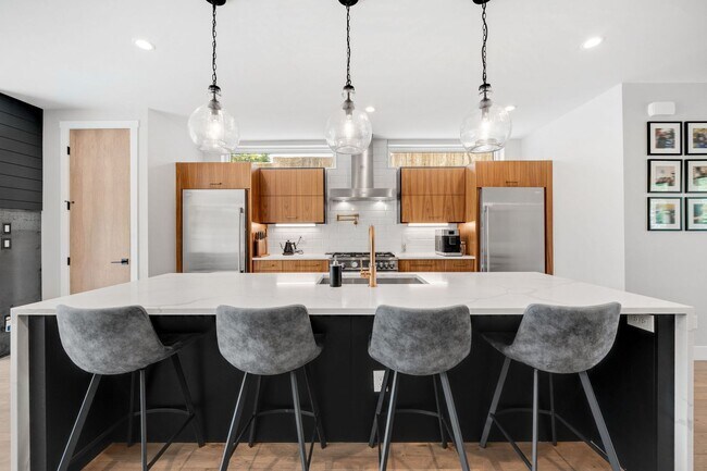 Foto del edificio - Luxury 4BD, 5BA Duplex in LoHi with Covered Rooftop Deck