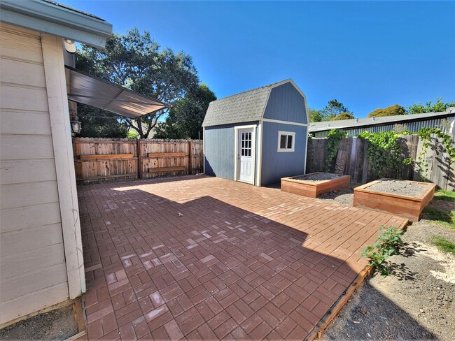 Building Photo - Nice Remodeled Home In Quaint Los Alamos