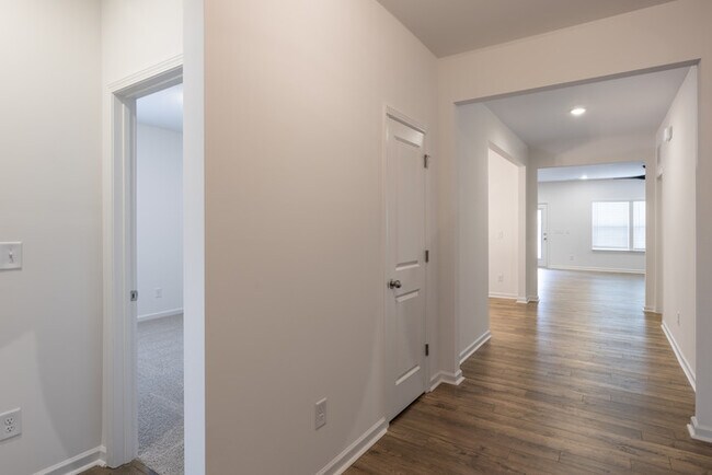 Foto del edificio - BRAND NEW 3 Bedroom Home - Stonebridge Fairways - Available NOW