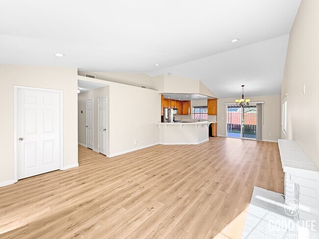 Foto del edificio - Bright Modern Home in Twin Oaks Golf Course