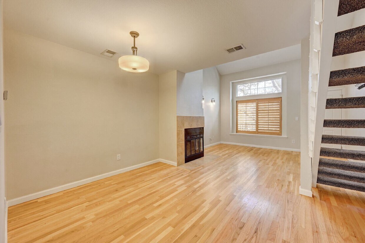 Primary Photo - $1,995 - 2 Bed, 2 Bath Lofted Townhome in ...