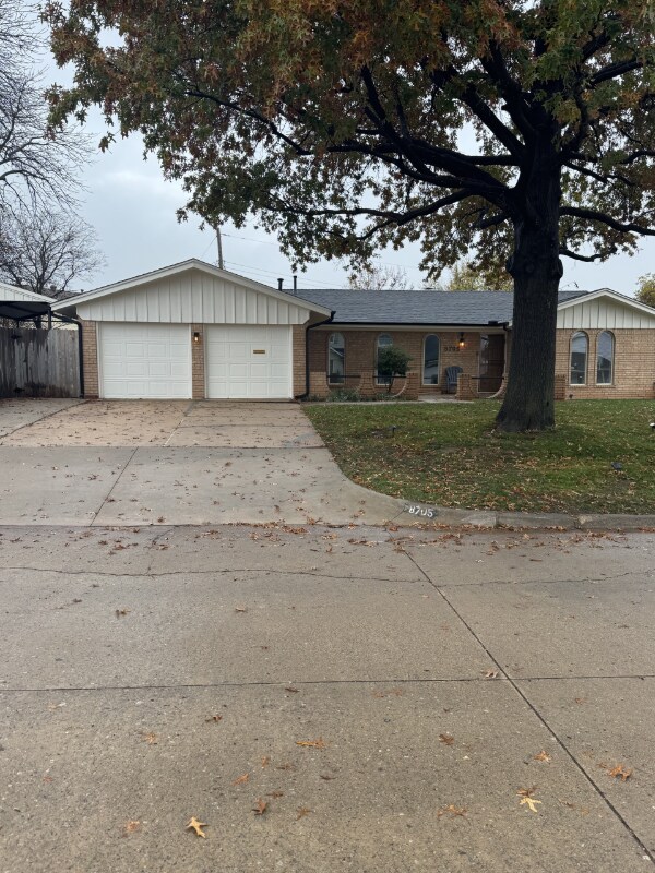 Primary Photo - 8705 Lakeaire Dr