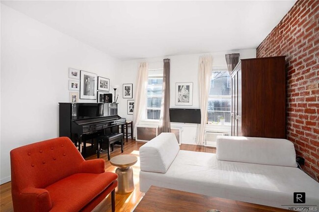 Building Photo - 482 E 74th St