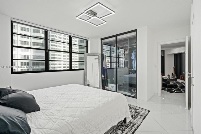 Foto del edificio - 999 Brickell Bay Dr