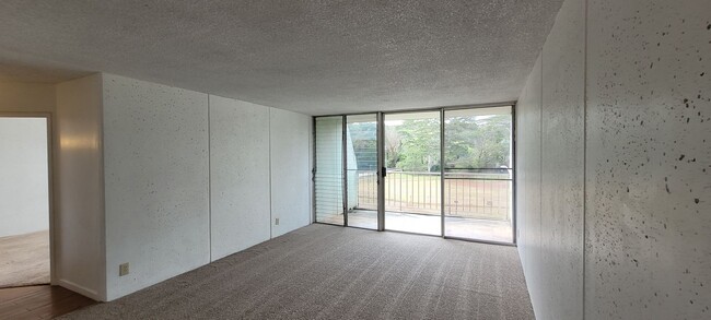 Building Photo - "Woodlawn Terrace" Melemanu 2 Bedroom, 1 B...