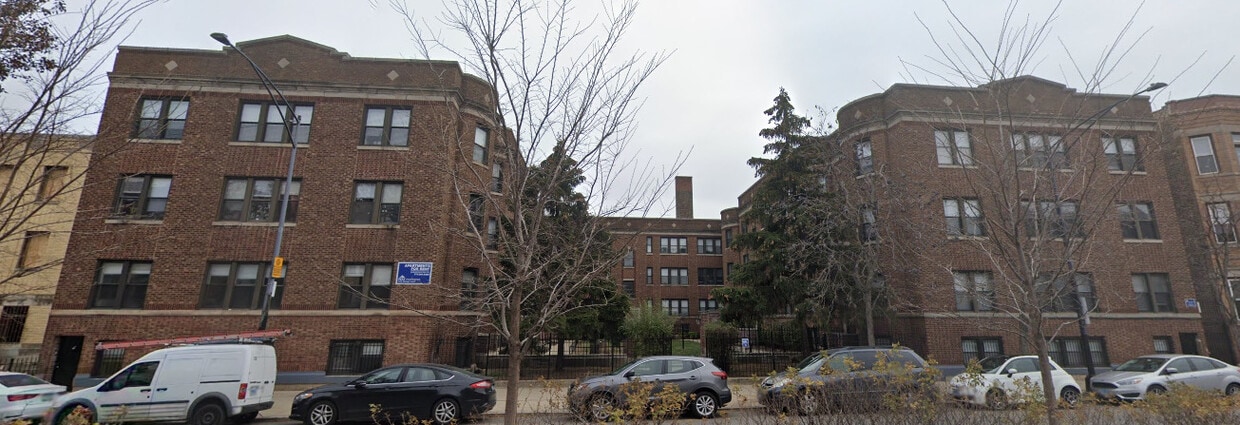 Primary Photo - 4621 N Ashland Ave
