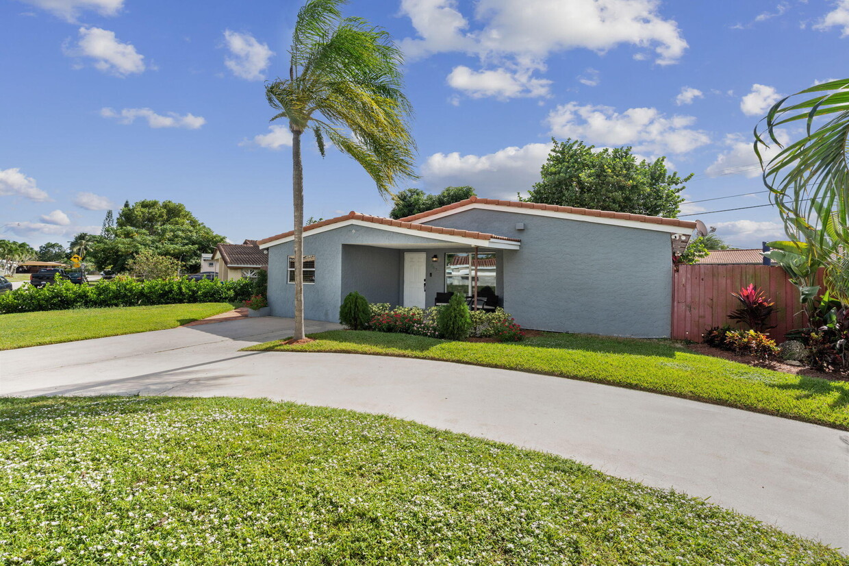 Foto principal - 3470 SW 15th Ct