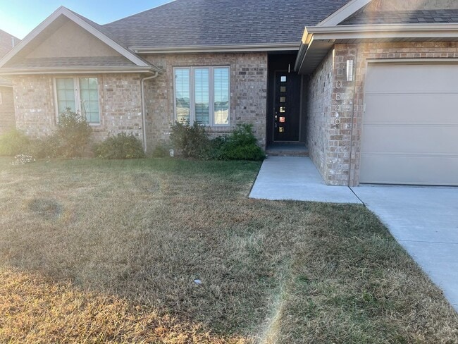 Building Photo - All Brick, 3 bedrooms AND 3 car garage