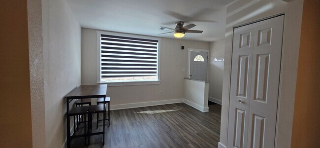 Foto del edificio - 2218 E 16th St