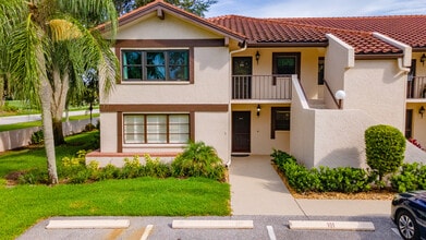 Building Photo - 5640 Golf Pointe Dr